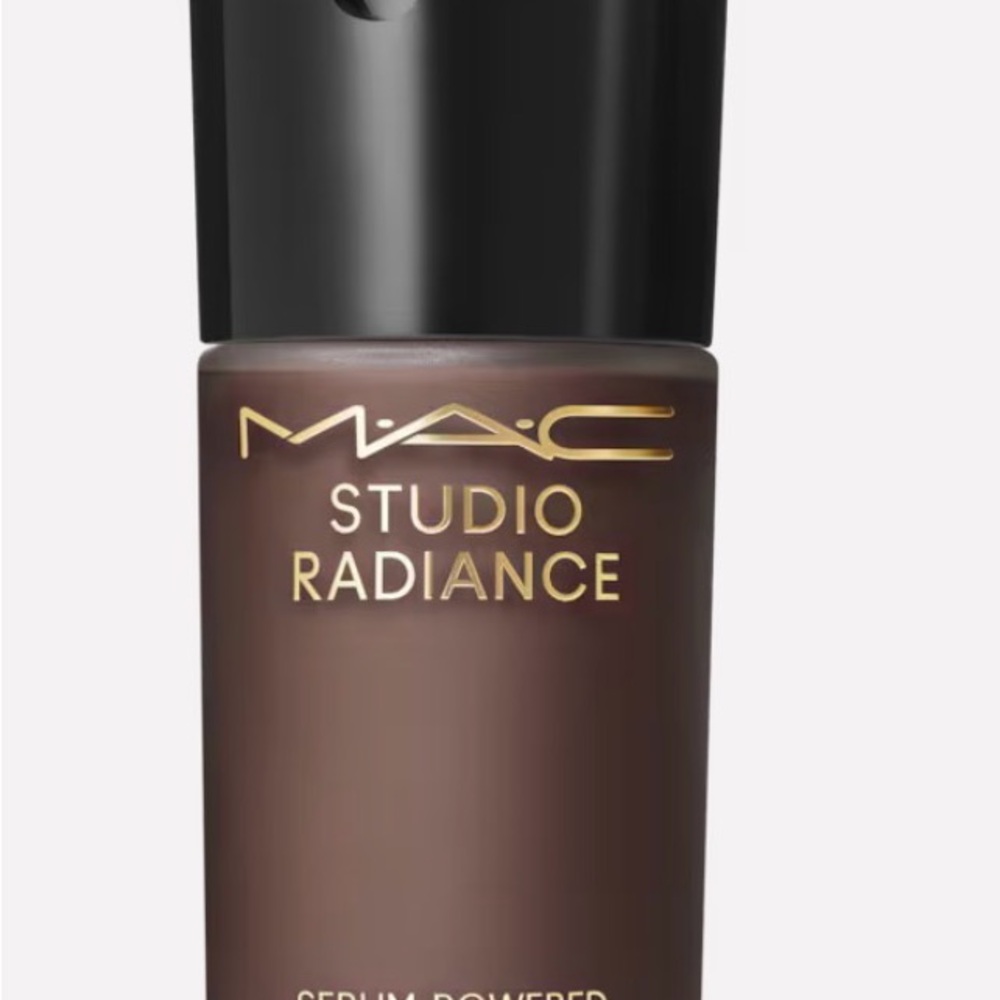 MAC Cosmetics Studio Radiance Foundation - Deep Brown